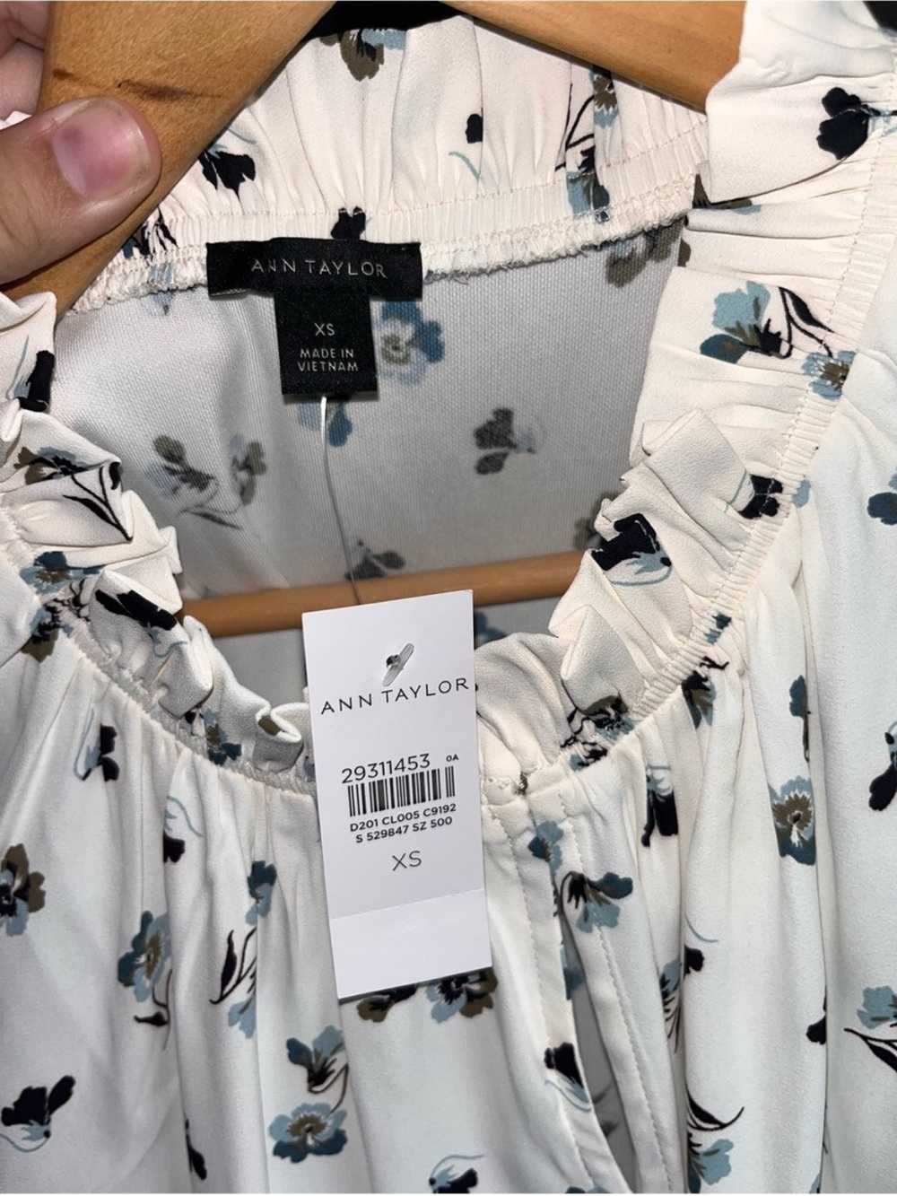 NWT Ann Taylor Floral Ruffle Neck Sleeveless Blouse Cream XS Career Top - Picture 5 of 5